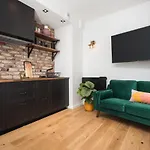 City Of The Kings - Botany Bay Apartment