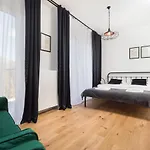 City Of The Kings - Botany Bay Apartment